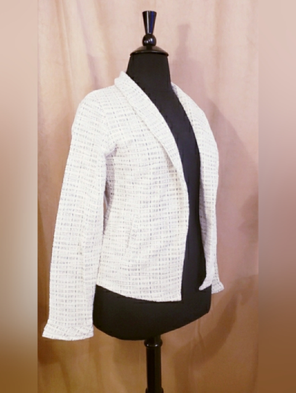 2 Piece Woven Tweed Ivory Women’s Summer Jacket & Short Set - Picture 4 of 10